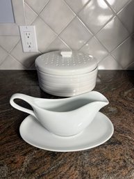 K/ 3pcs - Williams Sonoma Porcelain White Gravy Boast & Tray, White Porcelain Vented Covered Casserole Dish