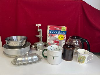 AD/ 12pcs - Assorted Cookware And Kitchen Items: Wilton, Bakers Square, Betty Crocker Etc