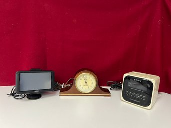 AD/ 3pcs - Small Electronics Lot - Clocks & Garmin: Magellan, Seth Thomas, Sony