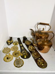 2B/ Box 11pcs - Gorgeous Vintage Copper Tea Kettles & Vintage Horse Brasses Medallion Wall Hangings