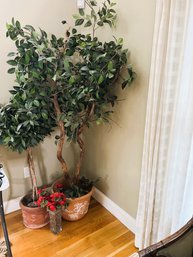 FR/ 3pcs - 2 Faux Ficus Trees And Faux Red Flowers In Glass/crystal Vase