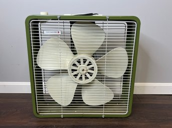 AD/ Vintage MCM Avocado Green Box Fan By Toastmaster