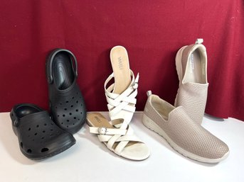 C/ 3 Pairs Womens Shoes: Time & Tru Crocs, Vaneli, Skechers