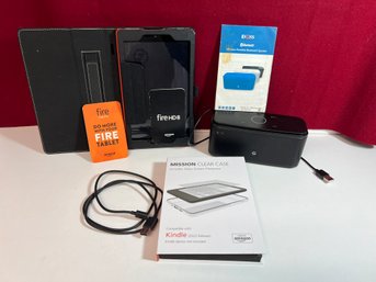 C/ Bag 4pcs - Tech Bundle: New Fire HD8 Tablet, New Kindle Clear Case, Bluetooth Speaker, 1 Cord