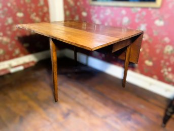 DR/ Vintage/Antique Gate Leg Drop Leaf Wood Table