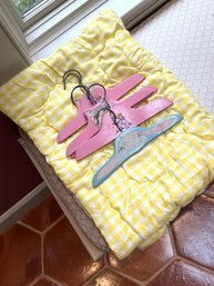 SR/ 7pcs - Vintage Wood Painted Children's Hangers And Yellow Quilt
