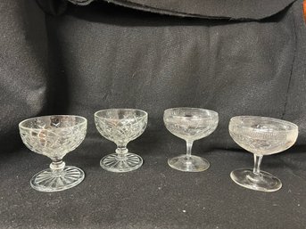 FR/4pcs F85 - 2 Pairs Of Vintage Champagne Coupe Glasses