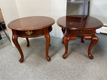 AN/CR141 - 2pcs Charming Queen Anne Side Tables With Pretty Curved Legs