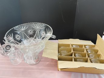 DR/ Box 27pcs - 'early American Prescut' Punch Bowl W Stand, Ladle, Cup Hooks, & 12 Cups - Anchor Hocking
