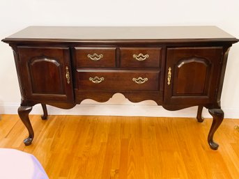 DR/ Lovely Wood Thomasville Side Board - Queen Anne Style: 2 Drawers, 2 Cabinets