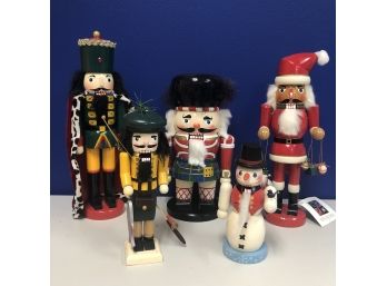 Bundle Of 5 Impressive Nutcrackers Holiday Christmas