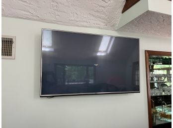 DR/  Large 55' Flat Screen TV By LG