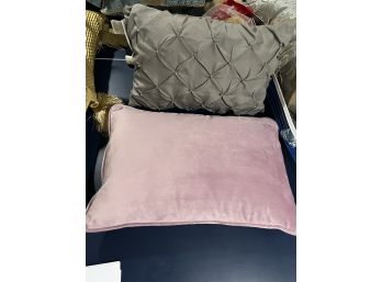 C/ Pair Of Pretty Toss Accent Pillows - Grey Pin Tuck Waterford Marquis & Pink Velvet