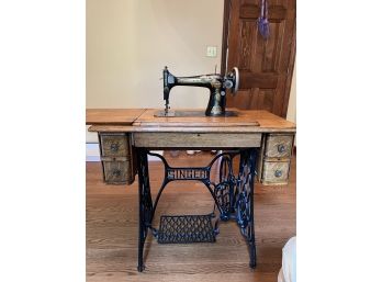 B/ Antique Singer Sewing Machine Table/Cabinet Iron Treadle Base