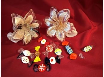 C/ 2 Beautiful Hand Blown Glass Lily Flowers & 10 Colorful Glass Wrapped Candies