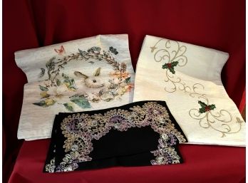 C/ 2 Holiday Table Runners & 2 Napkins