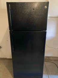 Black Refrigerator 30'Dx67'Hx28'W