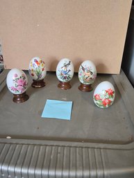 Avon Ceramic Eggs 5 With 4 Wooden Stands