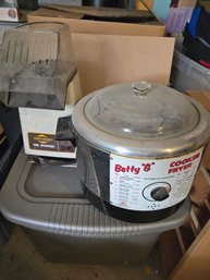 The Poppery And Betty G Cooker Fryer As Is