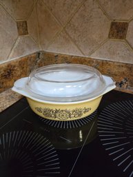 Pyrex Vintage 1.5qt With Lid As Is 2-chips On Lid