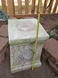 Outdoor Garden Pedestal