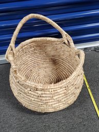 Wicker Stave Tan Basket With Handle