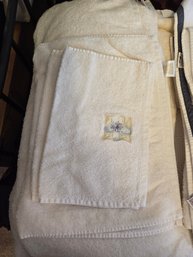 Towel Set #4 Hometrends White Flower