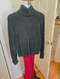 Outfit Grey Sweater. Red Pants