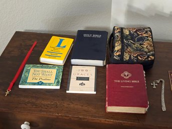 Books: Bibles Set