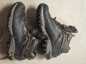 Black Hiking Shoes Sz ?