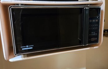 General Electric Space Maker II Microwave