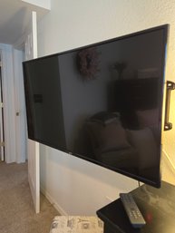 Onn TV With Remote Sz 34?