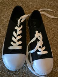 Airwalk Tennis Shoes Black White Sz 3.5