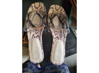 Size 6 Vince Camuto Sandals