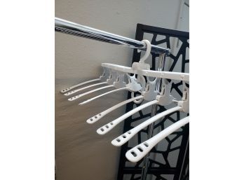 Set Of 4 Plastic Extended Hangers