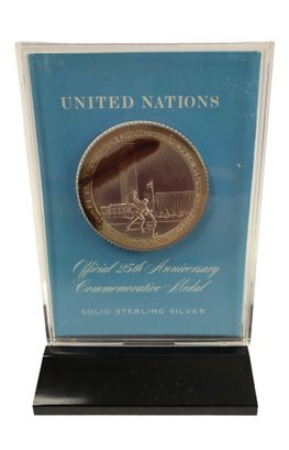 Franklin Mint 1970 Sterling Silver UN Medal In Lucite