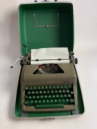 Vintage Royal Quiet De Lux Brown  Portable Manual Typewriter With Case