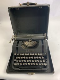 Circa 1939/40 Underwood Deluxe Leadere Portable Typewriter With Case.
