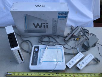 Wii Game Console, Two Controllers, Drawling Pad, Untested