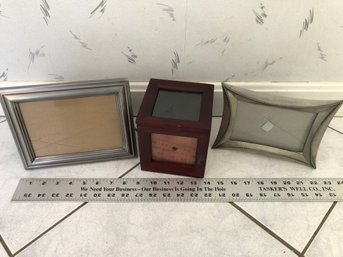2 Picture Frames And Picture Cube
