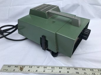 Realist 400 Projector, Untested