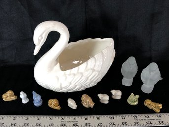 Large Ceramic Swan USA, Two Frosted Glass Birds, 10 Miniature Ceramic Animals