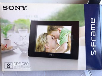 Sony 8 Inch Digital Photo Frame, Looks New In Box, Untested