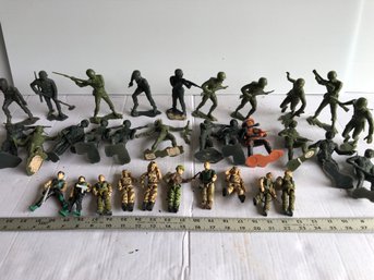 Extra Large Plastic Army Men About 5.5 Inches,  And Smaller Army Figures, See Pics