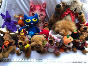 Large Lot Of Stuffed Animals, Scooby Doo, Some With Tags.  Some Take Batteries, Untested