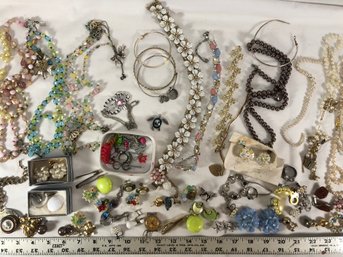 Lot Of Various Jewelry, Necklaces And Earrings, See Pictures