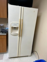 Maytag Side By Side Refrigerator/ Freezer