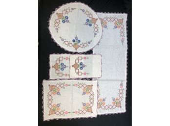 Set Of Embroidered Linens With Crocheted Edges