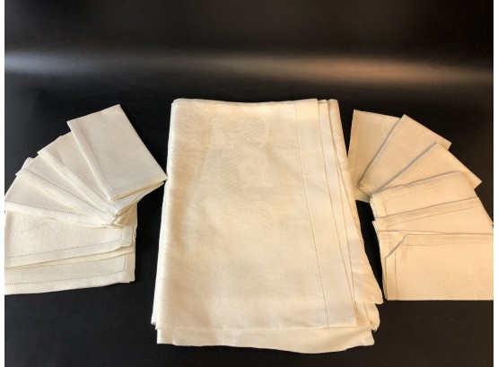 Damask Table Cloth And 12 Napkins- Linen Lot J