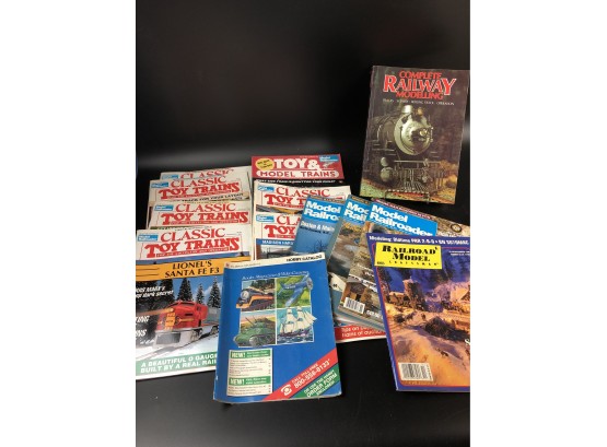 Model/toy Train Book, Magazines And Catalog